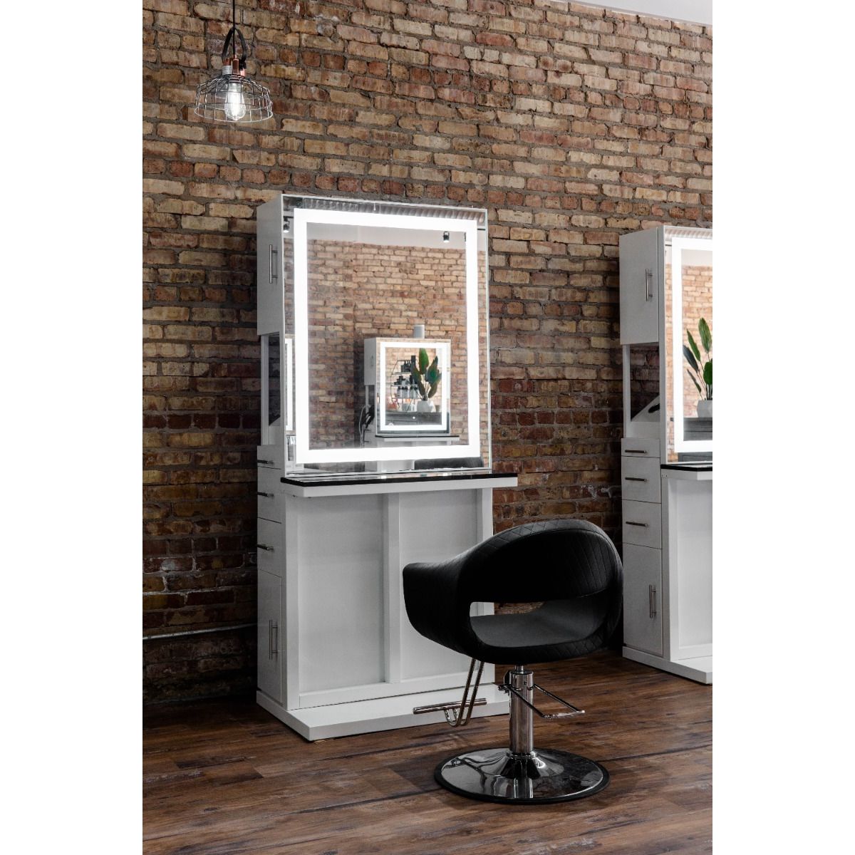 Deco Delmar Styling Chair